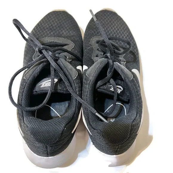 Nike woman’s black shoes size 8 - Picture 4 of 9